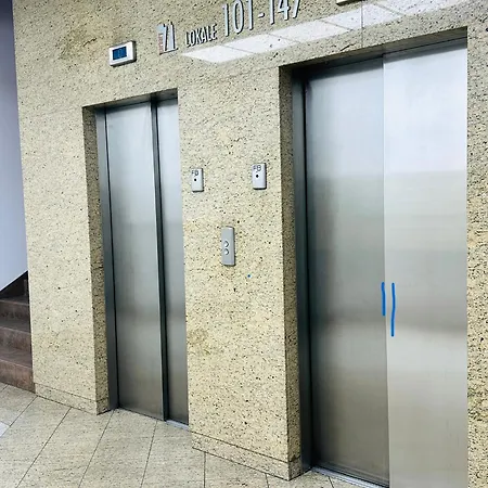 Garbary 71 Old Town Parking Познань